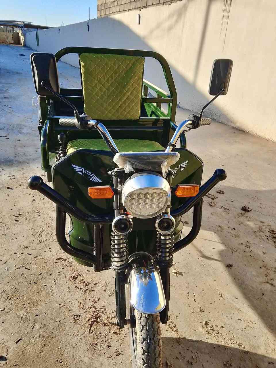 سلام عليكم ستوته شحن للبيع السعر مليون ونص وبيه مجال عنوان بغداد رقم ***********
