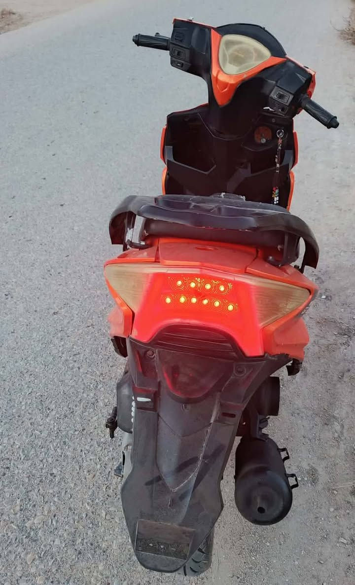 سكنس جامبو سعره 350كفاله عامه  مكينته مال ماكس تزويد 55
شغاله شرط اول هندر واول نكرة سلف هاي كدامك بلمقطع مكفوله من كلشي غراضه بلاد وفول سوادات 
عداد شغال
عداد بانزين
وياله جدد ياماها
كلجات بعدهن جيس 
راجز سلف وخرز جدد
كهربائياته تخبل اشاير +عالي وناصي + بك لايت + رماش 
هورن بعده جديد 
ستان وسطي وصفاحي
كفرات ختم واحد وجدد كدام عينك تجي تفحص هاي صوره وشوف شلون صوته ناعم مكاني بين الكرمه ولسوك على طريق ال زياد راسلني وبيك خير ودلل ***********
