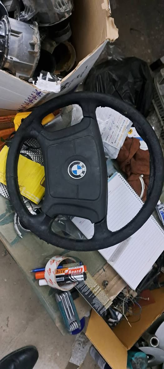 للبيع غراض حاويه اوربي مال بي ام حجم ٥٠٠//***********//***********
