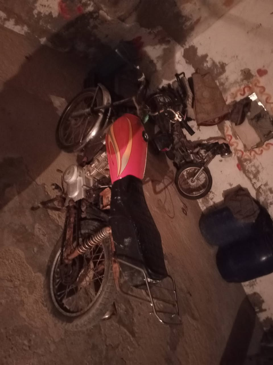 سلام عليكم شباب دراجه لبيع دراجه حلوه محرك ناعم 
دراجه روح بيه بصره ورجع خير من الله 
السعر عل خاص


**إذا كنت صاحب هذا الإعلان وتريد حذفه لأي سبب، رجاءا أرسل رسالة إلى الدعم الفني**