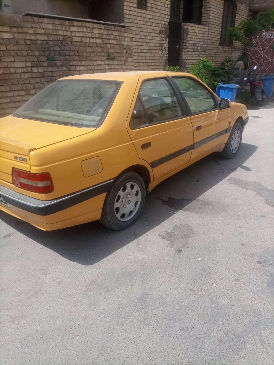 سلام عليكم بيجو لميس موديل 20016 مكفولة بيه بس صبغ ب الباب خلفي وبيه كازكيت عنوان الكاظمية ب 40 وبيه مجال ***********
