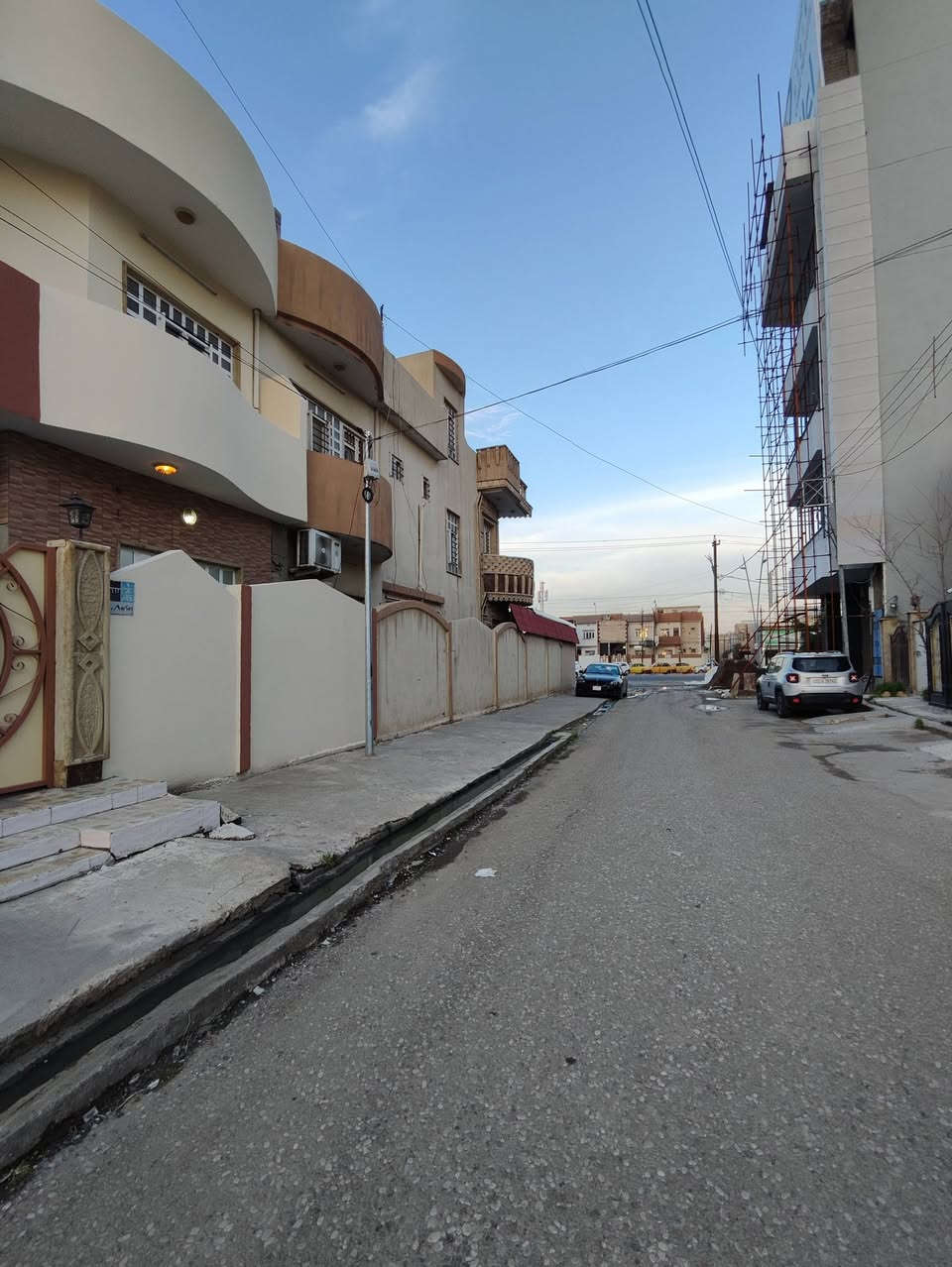 🔹دار للبيع في حي #الوحدة🔹
- مساحة الدار : 100 متر واجهة 10 متر
- شارع تبليط ثاني بيت عن #السايدين
- سند طابو 

🏠 تفاصيل الدار :- 
الطابق الاول :غرفة نوم، هول، مطبخ ، استقبال، صحيات 
الطابق الثاني : غرفتين ، هول ، صحيات  
السعر والتفاصيل داخل قناة التلكرام : 
https://t.me/baet_alhadhara
_______________________________________________
للاستفسار:- 
***********
*********** 
مراجعة مكتب بيت الحضارة للعقار:
 عنوان المكتب سايدين حي الوحدة قرب مول سانكو 2
