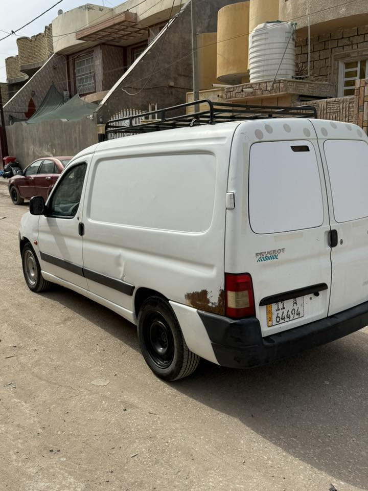 بيجو بارتنر
بيجو بارتنر 2012 
مكفوله بدون ضربه او صبغ 
فقط الي واضح بالصوره 
محرك - كير - ممتاز 
السياره على وضع الشركه ما ملعوب بيها 
تبريد عباره عن ثلاجه جدا قوي التبريد 
رقم بغداد دولي ب اسمي سنويه لل 2031 
شغل واطلع وين ميعجبك جاهزه 
السعر 62 
مكان بابل 
***********
