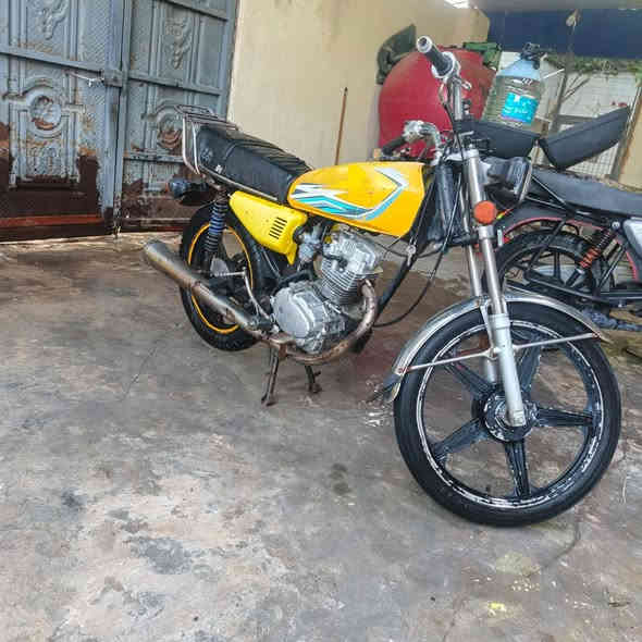 سلام عليكم من رخصت الادمن دراجه ايراني. بيها أوراق  استنساخ. مكينه تجفيت جديد نضيفه    تايرات نضيفه كهربائيات جديد لايت شغال. مكاني ام قصر السعر400وبيها مجال   رقمي ***********
