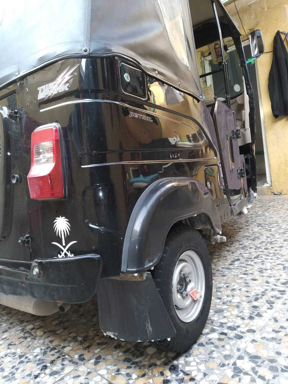 السلام عليكم 
مكلف بلنشر 
تكتك موديل 2024 كفالة عامه فقط ضربة خفيفه 
اوراق اصولي كاملة 
مكينه كفاله عامه برغي مامفتوح بيه 
تكتك كلش نضيفه مال جناي 
المكان البصرة 
الرقم ***********
