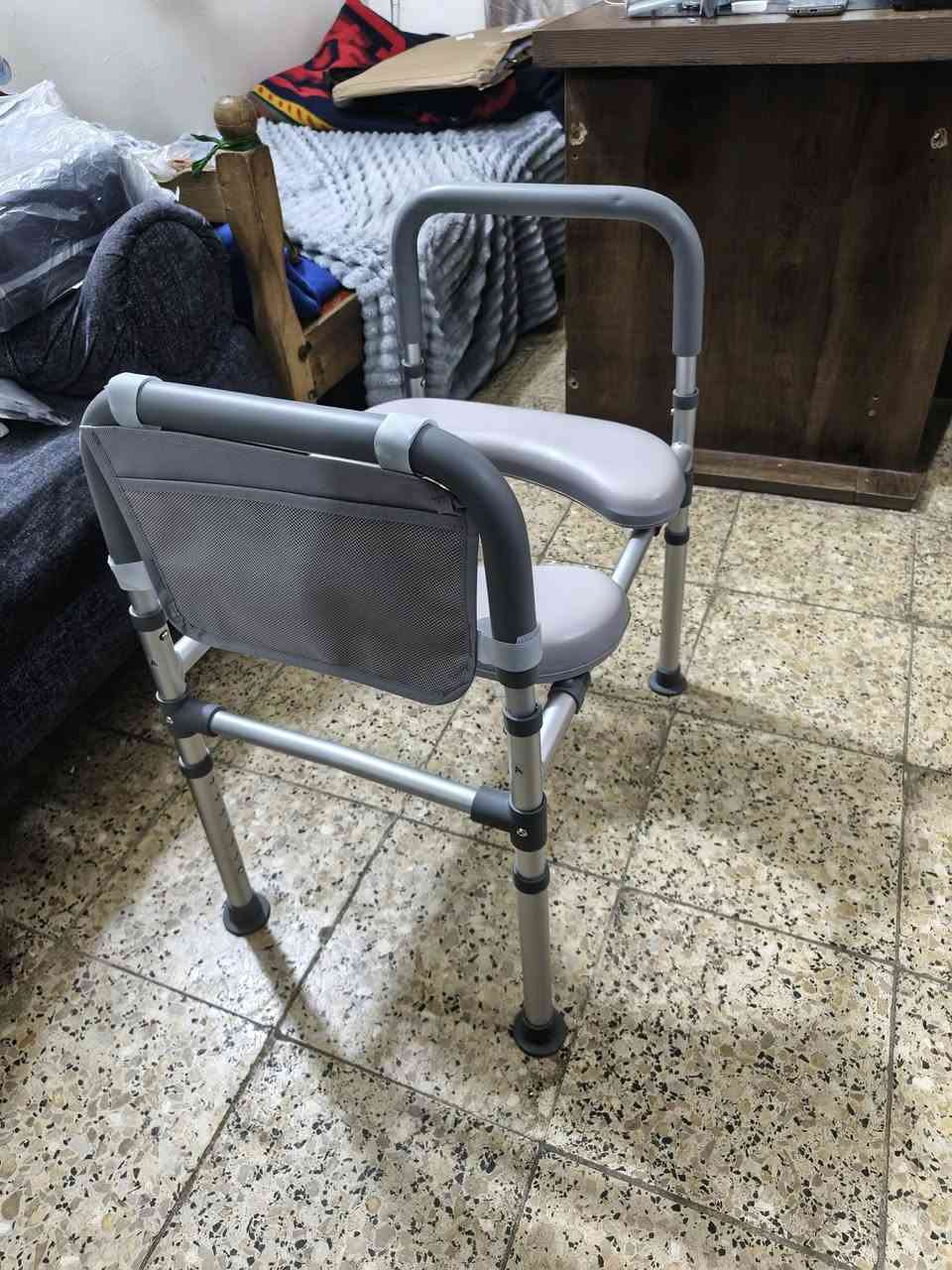 السلام عليكم مقعد ويتحول عكازة مشي اصلي وجديد من امزن نضافة 100% قيمة واخذة
***********
