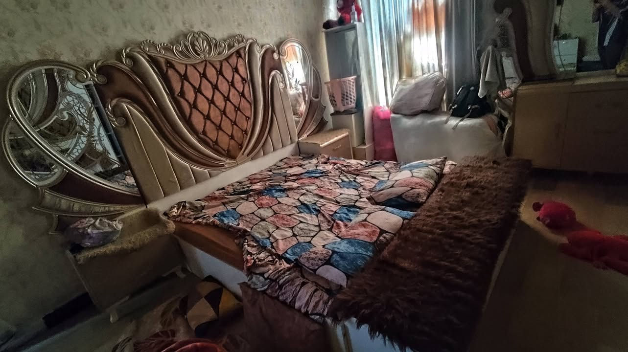 سلام عليكم للبيع غرفه تركيه عنوان بغداد الشعله مستعجل ع بيعتها للاتصال ***********
