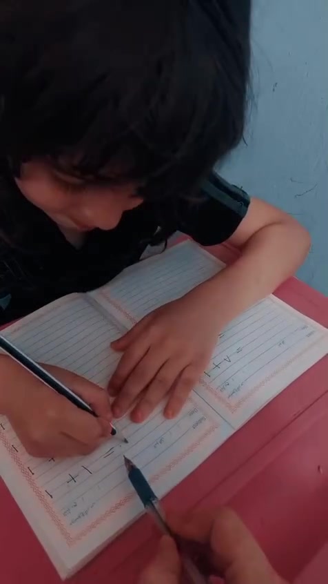 🌟🕊️ روضة طيور الجنة الأهلية للمتميزين 🕊️🌟
📢 تعلن عن استمرار استقبال الأطفال في الصفوف التالية:

🎓 🌷 التمهيدي
🎓 🌷 الروضة
🎓 🌷 التحضيري

✨ نؤمن بأن السنوات الأولى هي الأساس في بناء شخصية الطفل، لذلك نوفر لأطفالنا رعاية تربوية متميزة تجمع بين التعليم الممتع، وتنمية المواهب، وغرس القيم والأخلاق، ضمن أجواء مليئة بالمحبة والاهتمام؛ ليخطو أطفالكم أول خطواتهم بثقة وسعادة نحو مستقبل مشرق. 🌈🧸📚

📚 المواد الدراسية:

📖 التربية الإسلامية
 📚 اللغة العربية
✏️ اللغة الإنكليزية 
🧪 العلوم
 🔢 الرياضيات
🗣️  اللغة الكردية
🎨  التربية الفنية
⚽  التربية الرياضية

🚌 تتوفر خطوط نقل لجميع المناطق مع مس ترافق الخط، حرصاً على سلامة وراحة أطفالنا الأعزاء. 🚍💕

📞 للاستفسار:☎️ ***********

📍 العنوان:📌 الخمستالاف – شارع الدكتور جعفر الإبراهيمي.

🌷💖 أهلاً وسهلاً بكم في روضة طيور الجنة الأهلية للمتميزين...✨ حيث تبدأ الأحلام الصغيرة... لتصنع إنجازات كبيرة.
