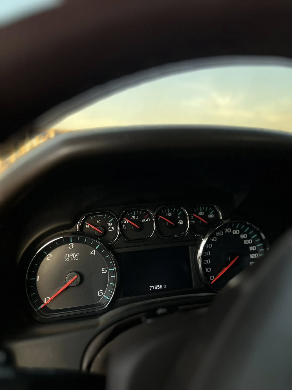 تاهو سوبرمان LT 2019
ماشية 77 ميل حقيقي 
‎استخدام شخصي 
‎فتحة 
‎كشنات جلد كهربائي   
‎شاشات 3 
‎قاصة 
‎رادار 
‎حساس مري 
‎مري قلاب 
‎تدفئة كشنات امامي خلفي 
‎4 ويل 
‎تحديد مسار 
‎تبريد ثلاجة 
‎حادثها كما موضح بالصورة
مكانها بغداد 
***********
