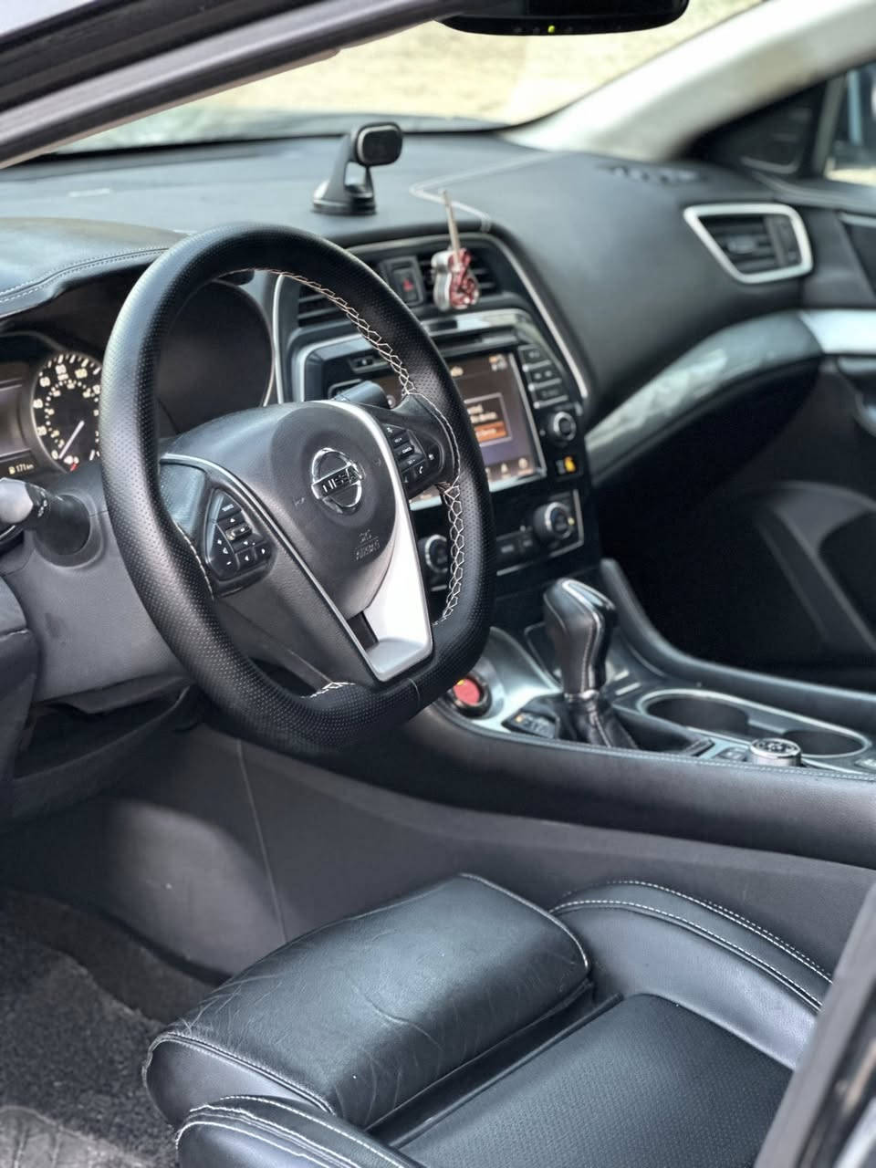 السلام عليكم
مكسيما 2016
فول موصفات  SL
حادثها بنيد فقط بدون دواخل 
بارد بباب عكس السائق 
مواصفاته
✅بصمة 
✅بنوراما
✅كروز سرعة
✅رادار امامية ورادار جانبي
✅تدفه كراسي وستيرن  
✅كراسي كهرباء جلد
✅سستم صوت بوس
✅حساسات امامي خلفي
السيارة كفالة كير ومكينة 
ادامة منظومة بانزين 
صدر جديد
السيارة ما بيه كل نقص وين متريد اطلع تراي
ماشية 163 كيلو
رقم اربيل باسمي
مكان السيارة بغداد - الكرخ حي الحسين
السعر 140 وبيه مجال للطيبين
***********
