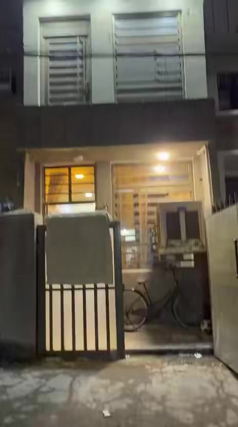 ((بسم الله توكلنا على الله))

#بيع #شراء #ترميم #تنفيذ #تعقيب #ايجار #مشتملات #مقاولات_عامة

—  مكتب الق الكيان   ——-👍🏼👍🏼👍🏼👍🏼

🏠 دار  للبيع 🏠

📍الموقع/ القاهر  ( الضباط قرب اسواق سكر)

 /ملاحضه  الدار حديث ———-
📌المساحة/  50  م 
📌الواجهة/  3ونوص م  
📌النزال/  14 و 20 س 

الطابق /آلأول/ اسقبال / حولي + مطبخ / خدمات / نوم /  
  
الطابق/الثاني /غرفتين نوم / خدمات  /
 —- صطح / بيتونه / 

📍عنوان المكتب / الق الكيان / القاهره مدخل الدلفيه 

   #مكتب#الق الكيان#للعقارات  ————

للاستفسار ☎️

📞متواجد واتساب *********** ______ ____
 *********** سرمد العلياوي ———
—————————————————
—————————————————

ملاحظة / العنده عقار 🏡 للبيع او بيت للايجار  ويريد يبيع او ايجاره يرجى ارسال كافة التفاصيل العقار مع ذكر السعر ورقم التلفون ☎️🌹ومن الله التوفيق🌹
