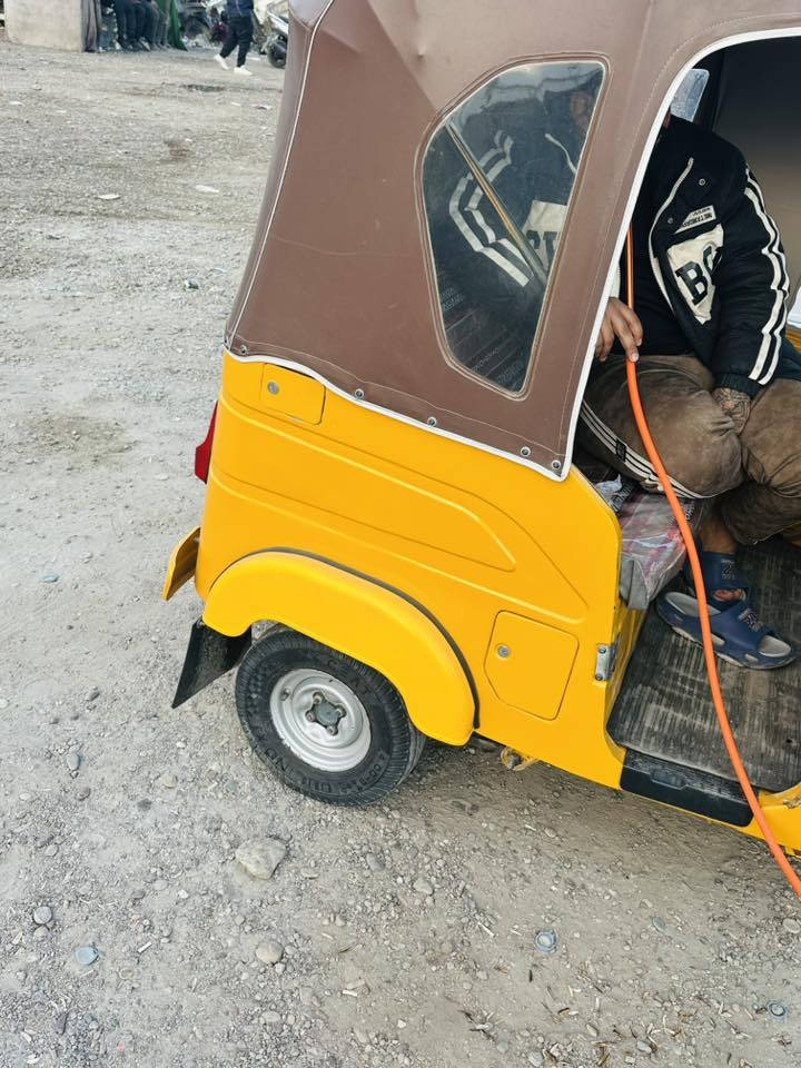 تكتك 21 شهر الثامن اوراق المصطفى السعر 6700 بيهه مجال حك الجيه بغداد الشعله بيهه صبغ بس صفها كامله كبل لشارع *********** الله شاهد حلوه التكتك كلش
