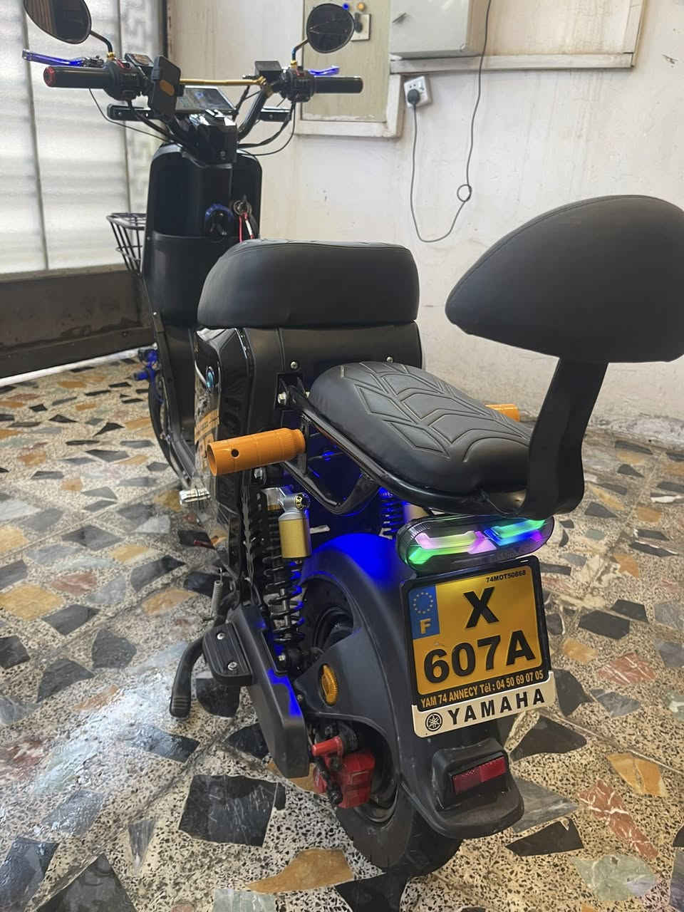 دراجة شحن R9 نظيفة جداً صارلها  شهرين من الشراء السعر ٣٥٠ الف العنوان بغداد السيدية للتواصل
***********
