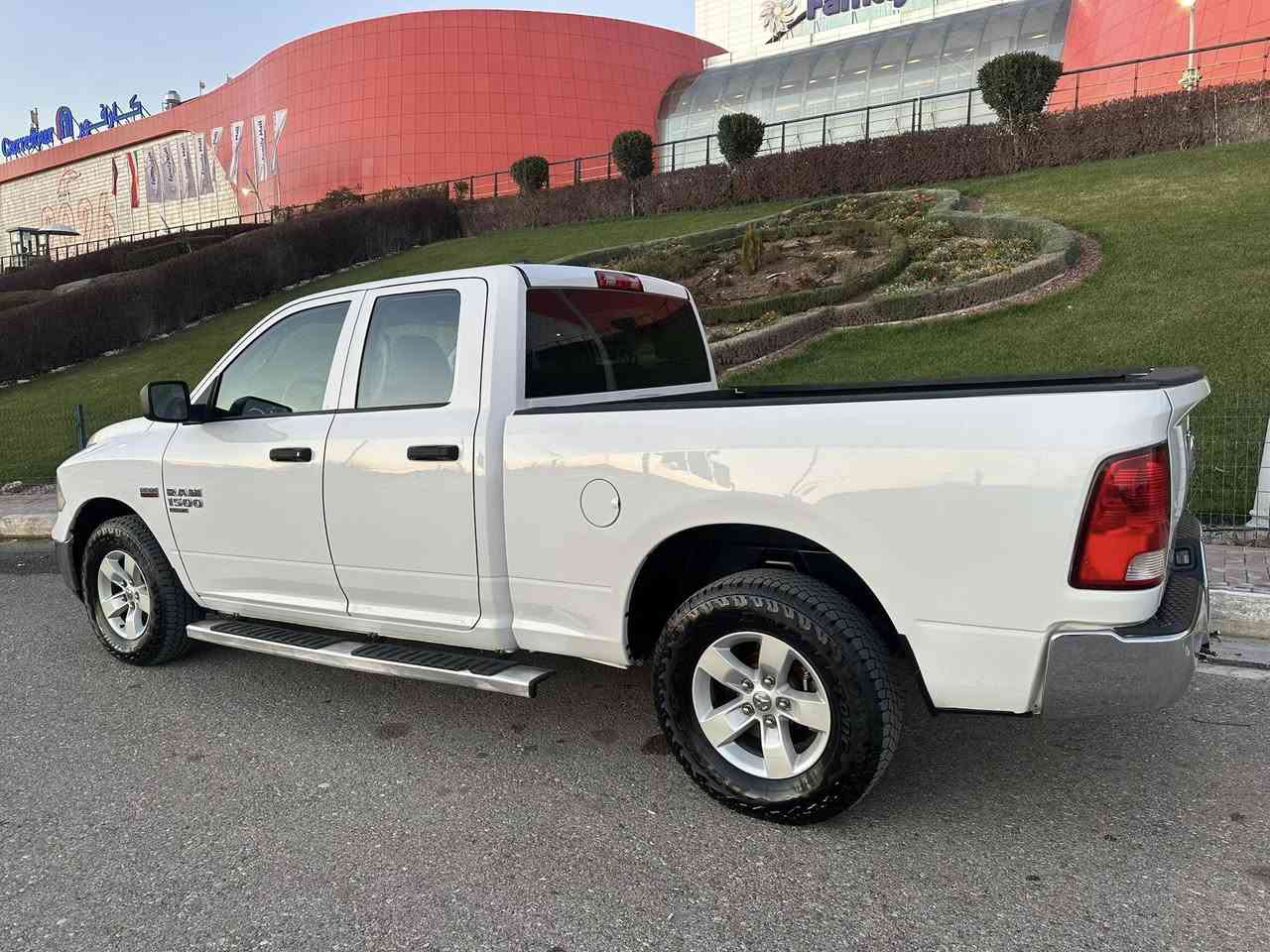 سلام عليكم 
دوج رام موديل ٢٠١٩ مكينه ٨ سلندر ٥٧٠٠ هيمي فور ويل شبرين من بودي مصبوغ حادثها كلش خفيف ماشي ٦٥ الف ميل شاصي و ايرباك مكفول بيها منظومه غاز إيطالي تانكي ١٠٠ لتر سعر ١٩٥ مجال قليل بس بيع بدون تراوس مكان سياره سليمانيه ***********
