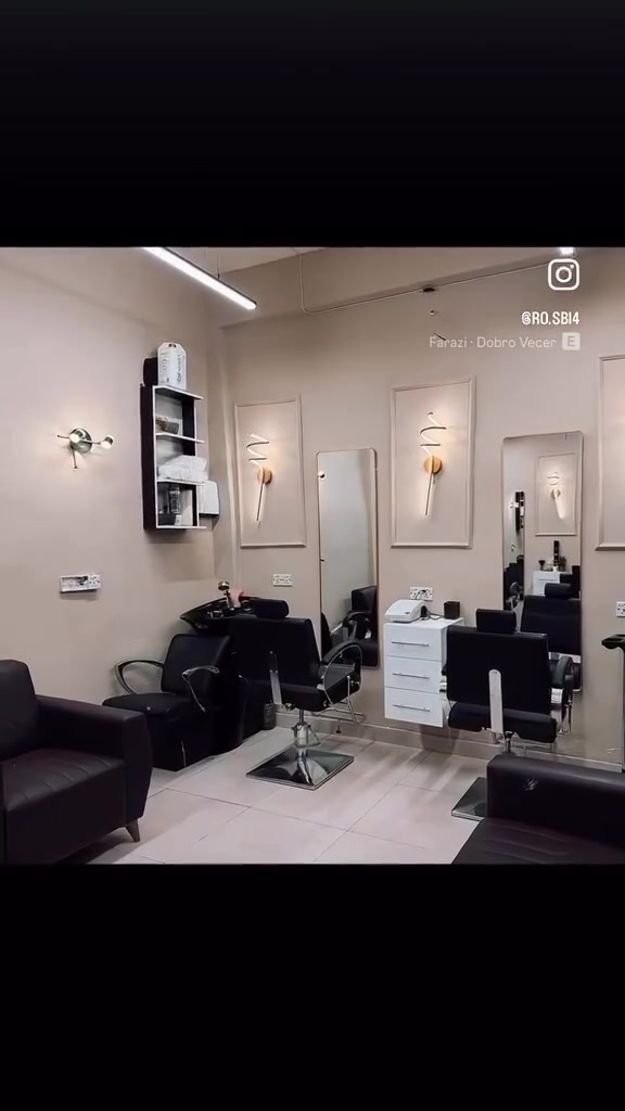 محلين حلاقة للبيع مع المكان  مؤثث جديد بالكامل شارع الفلاح قطاع ١٠ قرب التقاطع للاستفسار الاتصال ***********
