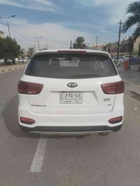 للبيع كيا سورنتو بنوراما 2018 رقم بغداد ماشيه 89 الف حساسات امامي خلفي...