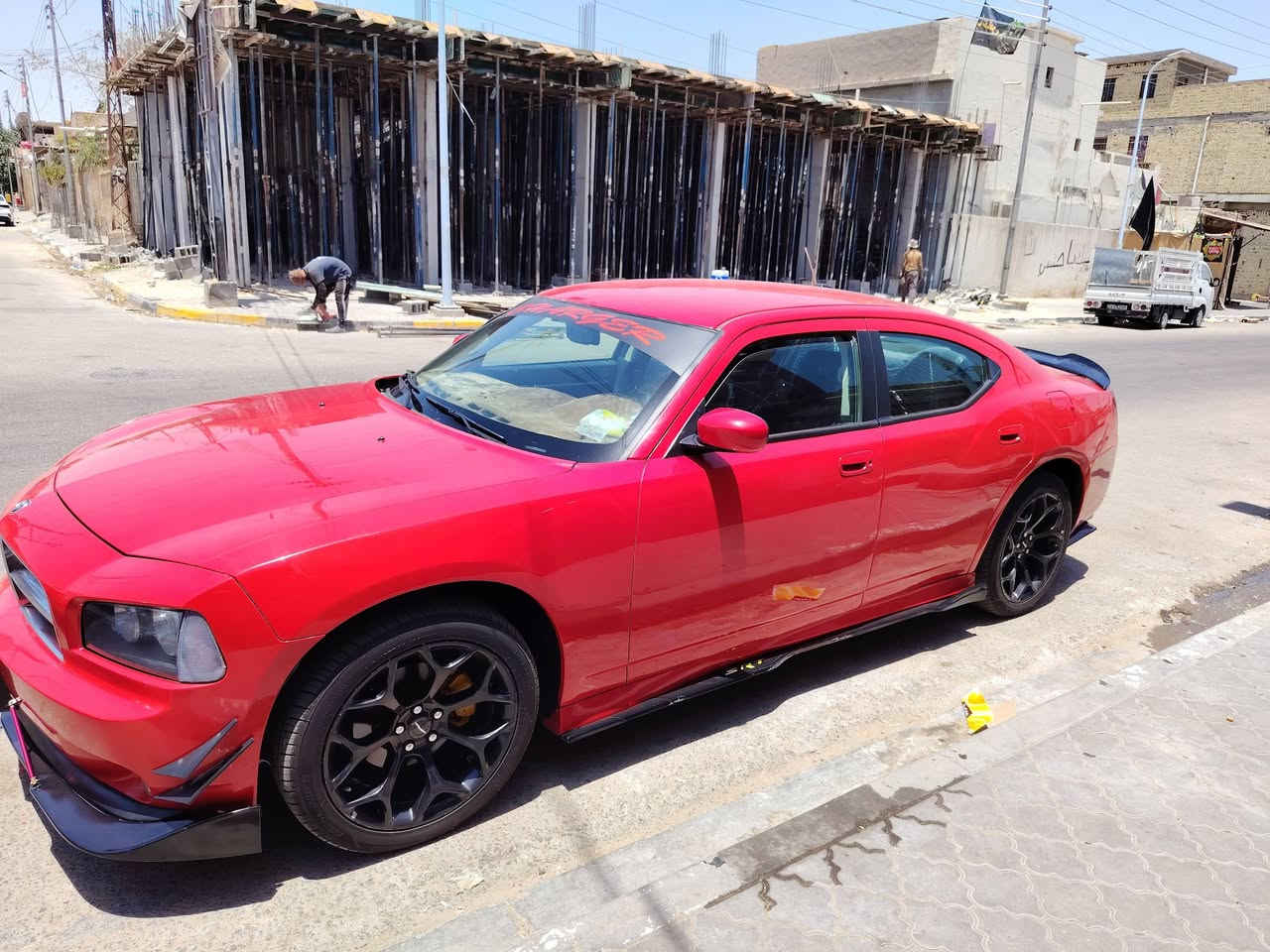 السلام عليكم من رخصه الادمن جارجر 10 كندي محرك 3500 السياره بيهه صبغ جماليه مكفوله من الضربه
 رقم بصره انكليزي بسمي السعر 125 وبيهه مجال
متوفر واتساب ***********
