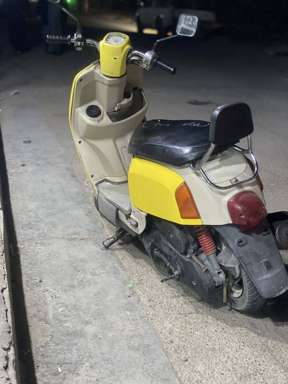 سلام عليكم للبيع دراجه بوليس كابريتر الدراجه نظيفه كلش مكينه خرسه وناعمه مكانه العبيدي شارع عشرين الرأسه ***********
