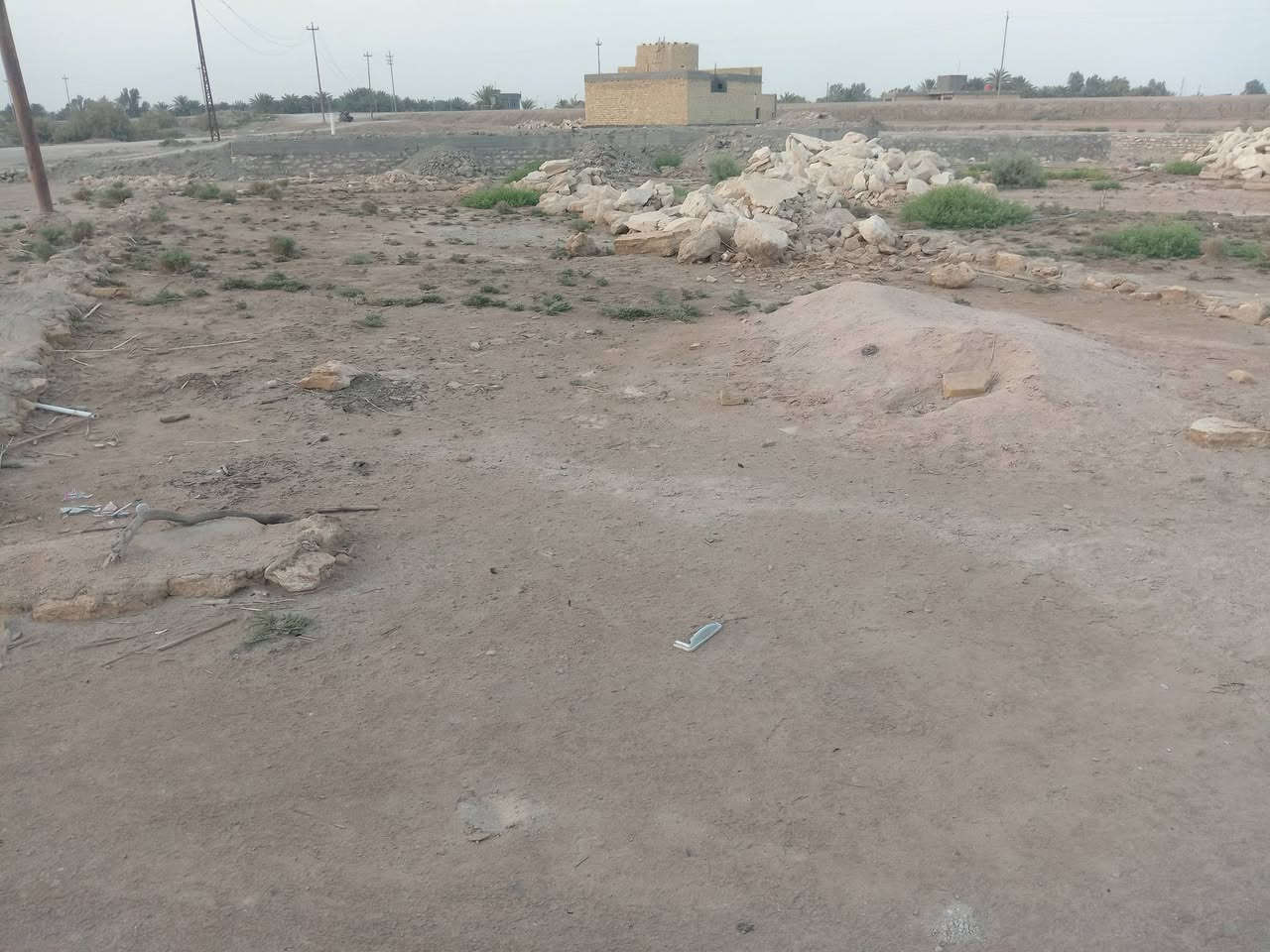 سلام عليكم قطعة أرض 200متر ركاً متوفر جميع الخدمات المكان السماوه الجربوعيه الثانيه للتواصل *********** للمعلومه الأرض زراعي طابو سند 25
