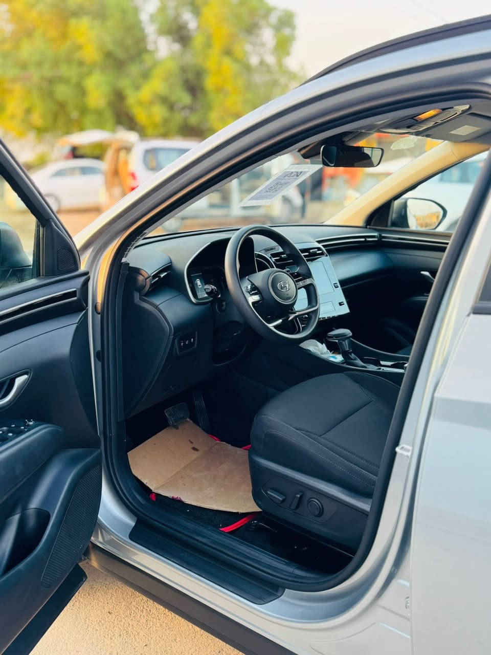 السلام عليكم
للبيع 

توسان موديل 2024  وارد امريكي رقم واسط بإسمي تحويل ثاني يوم

ماشية ٢٦ الف كم

حادث جداً بسيط قبق جنطة فقط الباقي كله مكفول وع البلاد
   مواصفات Sel 

مكينة 2500 تنفس طبيعي سمارت 

بصمة تشغيل + تشغيل عن بعد + الابواب بصمة + رادار امامي - خلفي -جانبي 

تبريد قطعتين + تحكمات استيرن وكروز سرعه _ شاشة - كامرا خلفية دواره 

تدفئه كشنات -  

اشاير مري - تحديد مسار قيادة أليه 

انظمة قيادة . فور ويل اطفاء ذاتي

اوتو هولد

 . وباقي المواصفات معروفة . السيارة جاهزه وحلوه جديده 

تبريد راديترات مروحه كلهن بوضع الشركة بلاديات 

دواخل شواصي لغود مكفولة وشرط الفحص والسونار ابيع 

حجر البيئه بلادي 

رادار بلادي 

ذي قار/الرفاعي

واتساب متوفر او الاتصال عالرقم ***********
فيديو الحادث موجود بالمنشور

السعر ١٩٥ 💲
