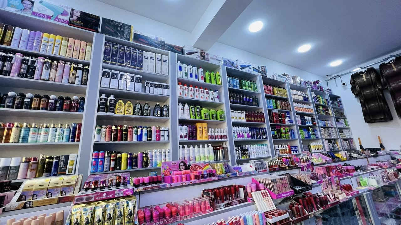 📢 إعلان بيع جرد كامل بضاعة 📢
فرصة مميزة لأصحاب المحلات والمشاريع التجارية

يتوفر للبيع جرد كامل بضاعة ملابس وكوزمتك مع الفاترينات التركية (تزگام) بحالة جيدة وجاهزة للعمل مباشرة.

✔️ ملابس متنوعة
✔️ مواد كوزمتك
✔️ فاترينات تركية أنيقة
✔️ تجهيز متكامل للمحل
✔️ البيع بسعر مناسب ومغرٍ

للجادين والاستفسار يرجى التواصل على الخاص أو الاتصال.***********
