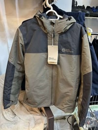 jackwolfskin orginal size_M توصیل_جمع بالە غیرمستخدم نظافە %100 وزن_70...