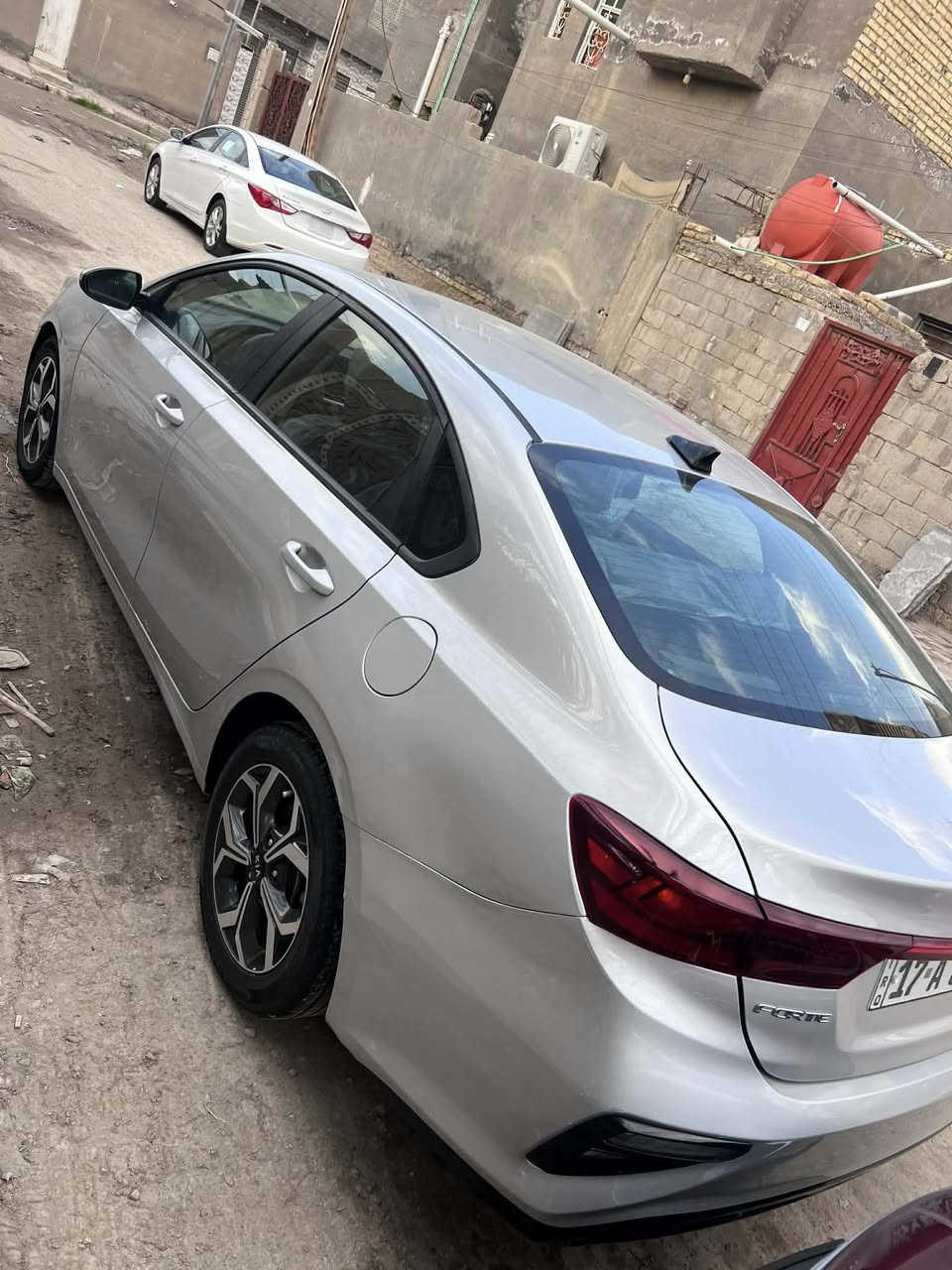 السلام عليكم ✨🤍
كيا فورتي موديل 2021 مكينه 2000دوش 
ماشيه 50 الف 
مكينه كير حداديه بعده ع وضع الشركة 
بيها ٣ قطع صبغ وصور الحادث كدامكم مكاني السماوة
إلاتصال ***********
