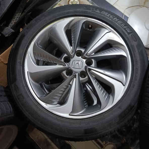 تخم ويل هوندا
الحجم.             18/50/235
مشدود تخم تاير ميشلن اخو الجديد نقشة ناعمة جدا 
يركب اكورد 2018/ 2025 لاطسة ولا وحيف
السعر 660$ 
مراوس او بيع 
*********** واتس فقط 
محمد ماجد ✅
