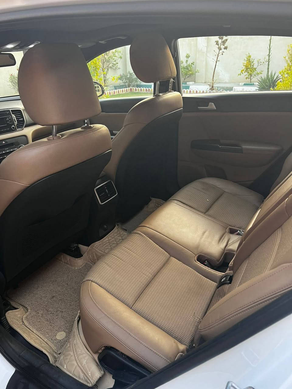 كيا سبورتج ٢٠١٨فول بصمه كراسي جلد وكهرباء بنوراما زراك  السعر ١٨٧ بيها مجال بسيط حك الجيه لايت مكفوله كفاله عامه من الصبغ عدا بارد بسيط ممبيين ماشيه ١١٦ الف خليجي محرك وكير ممفتوحات على وضع الشركه رقم بغداد المكان فلوجه ***********
