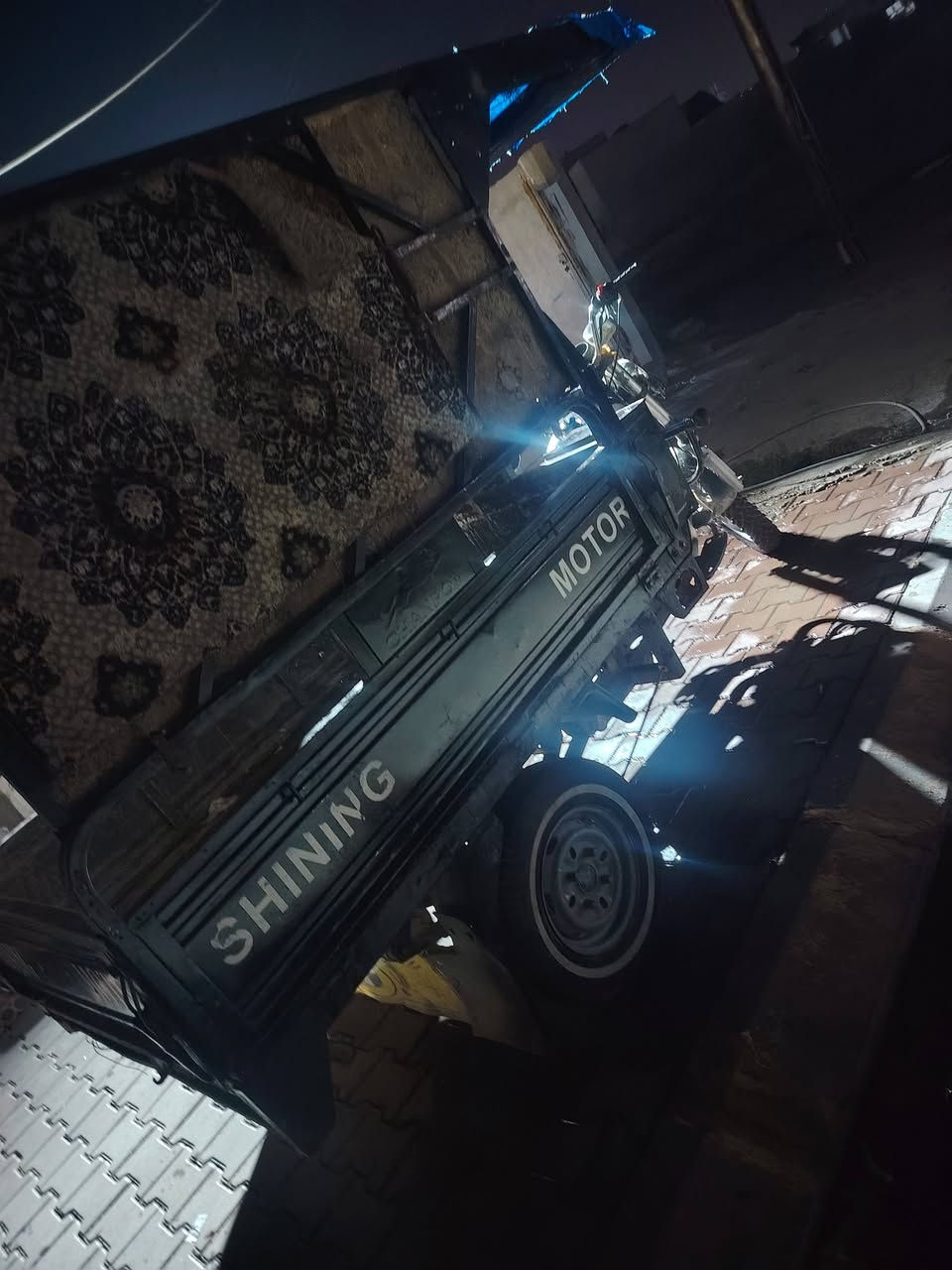 السلام عليكم شباب ستوته للبيع موديل 18 محرك 24 عليها فقط بليته سعر مليون و100 وبها مجال ***********? ستوته يرادلها مصرف شي خليل
