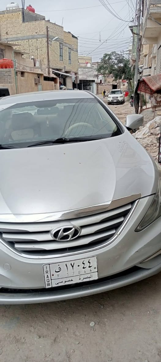 سوناتا 2014 خليجي دواخل بيجي ماشيه 158 كفاله وجديده فقط جاكلغ الامامي بي صبغ اثر طخه بستوته وعمرناها بدون فتح وتبديل تبريد قطعتين مرايه شفط سياره خير من الله  مكاني بالقرنه سعر 125 وبيها مجال للشراي خاص ماعندي اذا عجبتك السياره اتصل وخادم 
*********** المدينة, البصرة
