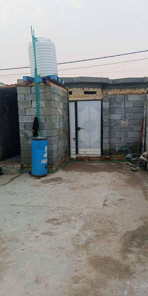 بيت للبيع  100 مترغرفة نوم صاله ومطبخ ارضي وجدراي سيراميك عد ابو حجر يم مدرسة اكد عشارع   

اتصال  *********** السماوا, المثنى
