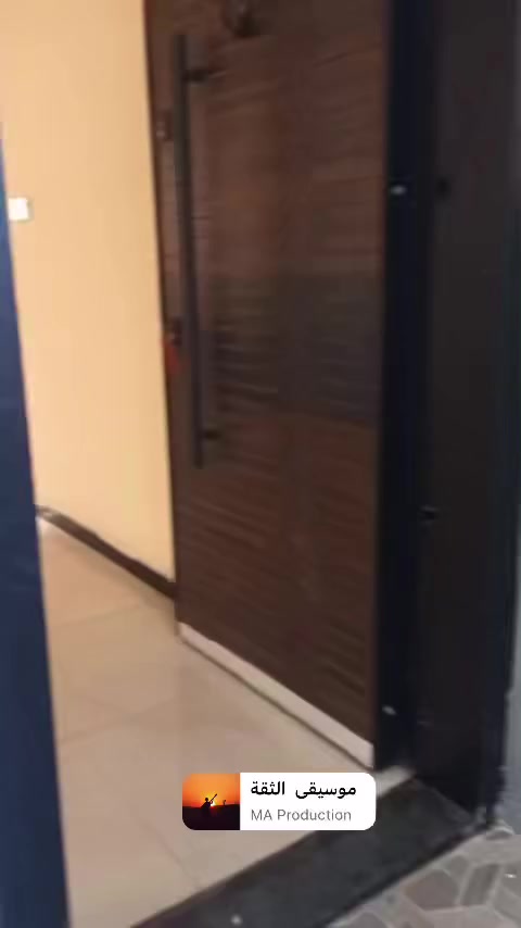 مشتمل  طابق اول للايجار بناء حديث شارع عمر فرع كيك دانيه متكون من غرفتين كبيره وصاله كبيره ومطبخ كبير وحمام بلكونه سطح ضافه الى هذا سخان وماطور وتأسيس سبالت وتأسيس ستلايت  تأسيس غساله اوتماتيك اضافه الى خط مولده الايجار٨٠٠
للاستفسار***********
