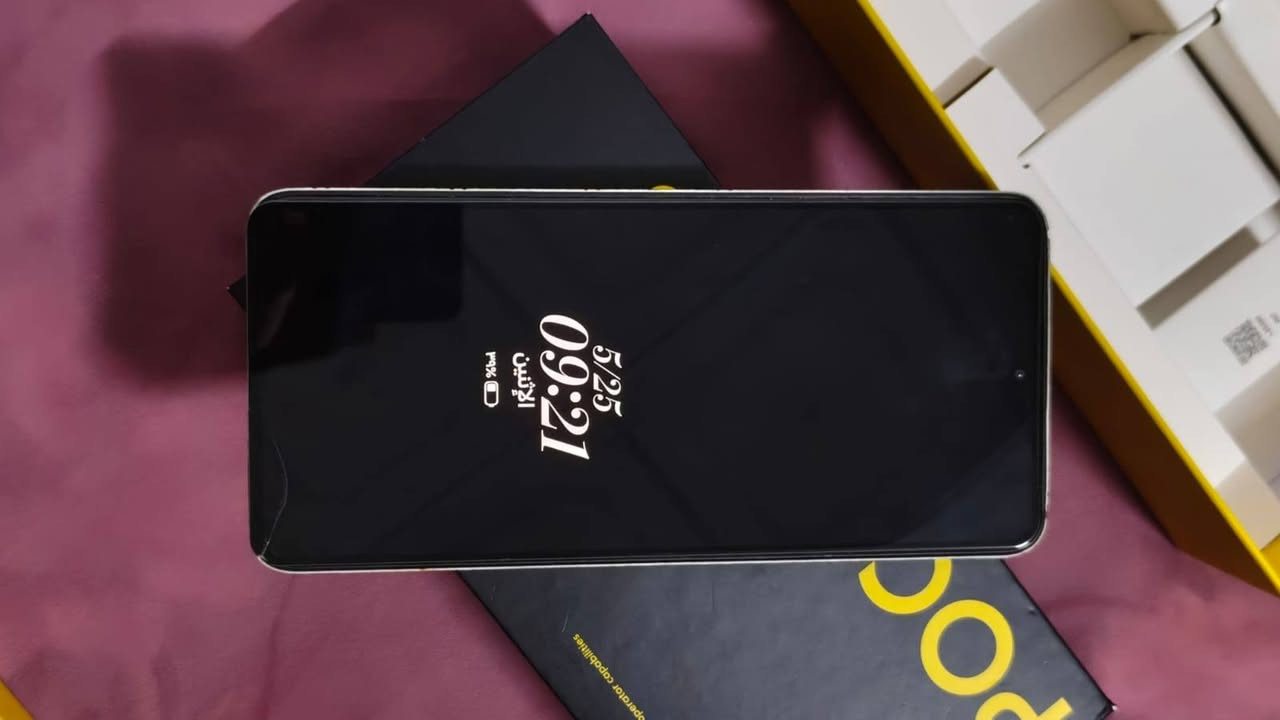 السلام عليكم ورحمة الله وبركاتة
POCO X6 Pro 5G
««موصفات»» 
الأداء الجبار: يأتي الهاتف بمعالج قوي من نوع (MediaTek Dimensity 8300-Ultra) الذي يقدم أداءً فائق السرعة، ويتيح تشغيل الألعاب الثقيلة (مثل ببجي) بمعدل إطارات مرتفع يصل إلى 120   

إطارا في الثانية.
الذاكرة العالية: يعمل بذاكرة عشوائية (RAM) سريعة من نوع (LPDDR5X) وذاكرة تخزين داخلية سريعة جداً من نوع (UFS 4.0).

شاشة مذهلة: شاشة AMOLED بحجم 6.67 بوصة بدقة (1.5K)، تدعم معدل التحديث السريع 120Hz، وتتميز بسطوع عالٍ جداً تحت أشعة الشمس يصل إلى 1800 شمعة.

سرعة الشحن: بطارية بسعة 5000 مللي أمبير، تدعم الشحن السريع بقوة 67 واط، مما يتيح شحن الهاتف بالكامل في وقت قياسي.

نظام الكاميرات: كاميرا خلفية ثلاثية الأساسية بدقة 64 ميجابكسل مزودة بمثبت بصري (OIS) لتصوير ثابت وفيديوهات خالية من الاهتزازات.

تصميم عصري: واجهة أمامية نحيفة مع ظهر أنيق،ويتميز  بظهر من الجلد الفاخر الذي لا يبصم
التلفون كامل ملحقات والنضافه 90% لكن تم تبديل الشاشة الى  اصليه 
شرط الفحص
السعر 180
المكان:  النجف الاشرف-ناحيه الرضويه
الرقم: ‏‪+964 781 041 0228‬‏


**إذا كنت صاحب هذا الإعلان وتريد حذفه لأي سبب، رجاءا أرسل رسالة إلى الدعم الفني**