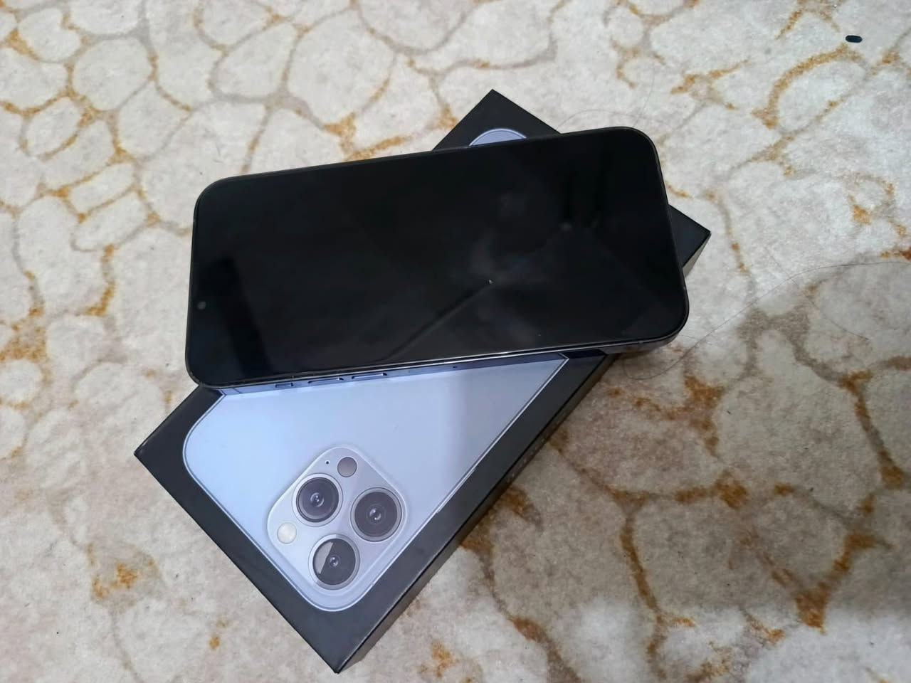 ايفون 13 برو ماكس للبيع بطاريه 92
ذاكره 256 كامل ملحقاته لون بحري 
امريكي اصلي بشرط لا مفتوح ولا مبدل بي شي شرط الفحص لون بحري المرغوب سعره 750 وبيه مجال
مكاني ميسان العماره ***********
