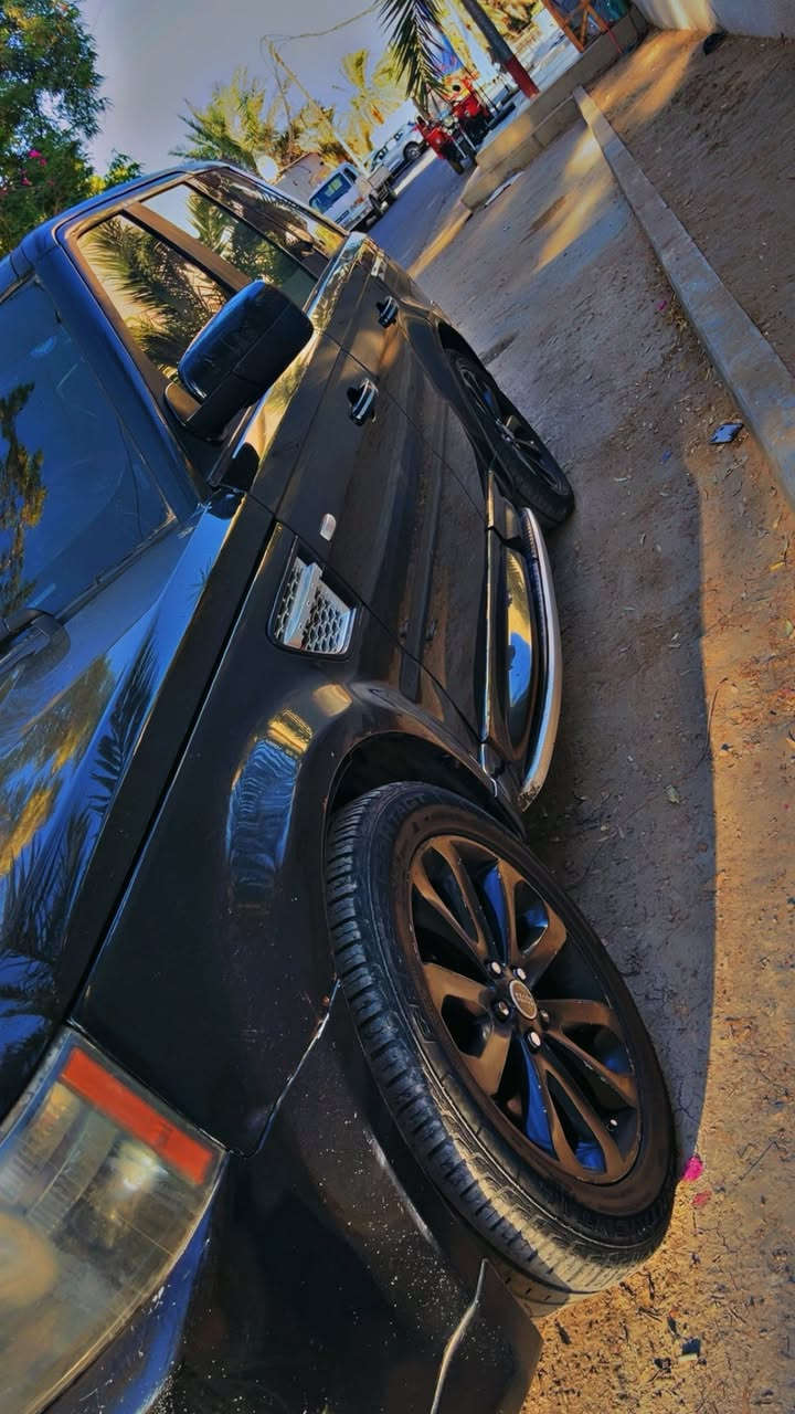 السلام عليكم 
رنج روفر 2007 محدث 2013
رقم شمالي تريد تحويل او وكالة 
سيارة محول دبل ولوي
محرك وكير وتبريد خير من الله
بطارية جديدة
تخم تاير جديد
ادامة جديدة كاملة 
مكان السيارة بغداد
بيع او مراوس
السعر 85$ قفل 
***********
