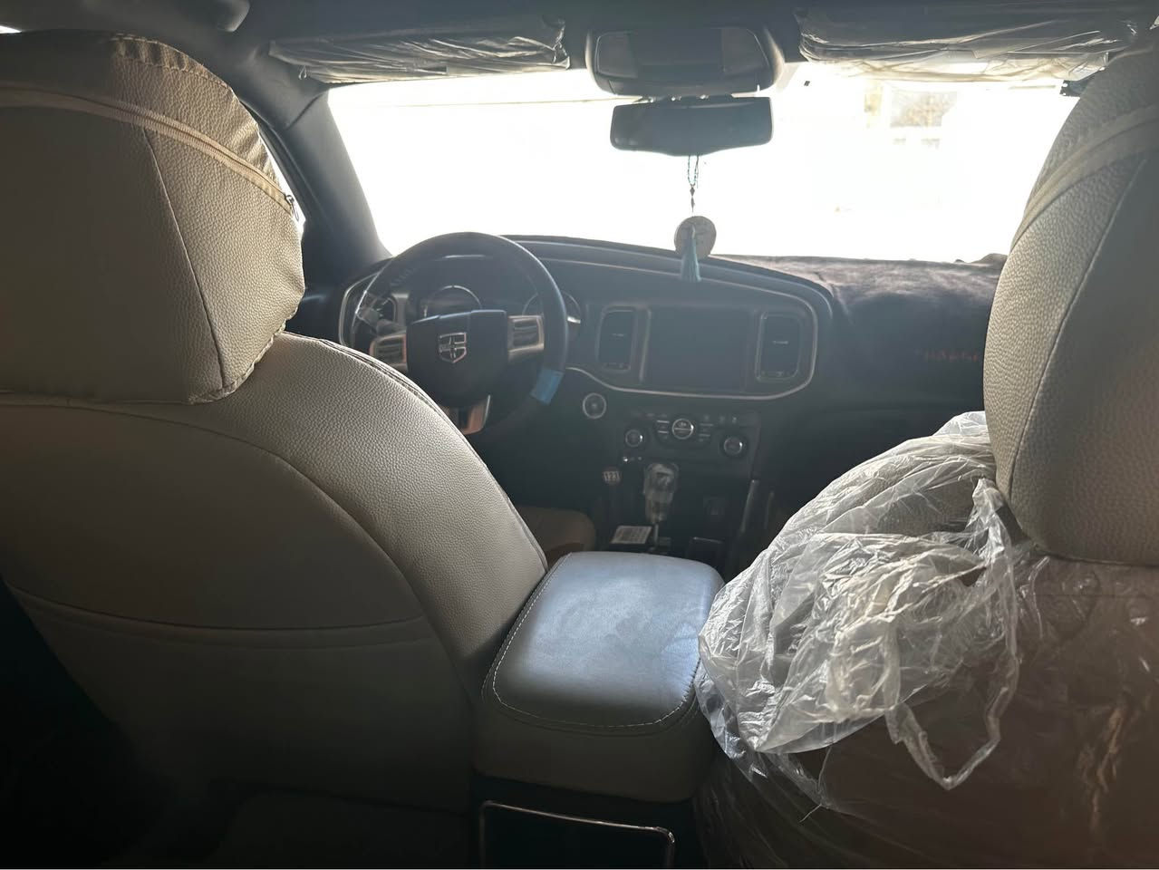 جارجر 2014 
مواصفات عاديه رقم بغداد باسمي السياره ماشيه هواي بحكم الموديل ومنزل من المشي مالتها … 
حادثها بابين جهه السايق ومبدل اصل ونفس اللون 
ايرباك الدشبول و الستيرن سليم  … تبريد جيد 
السياره نظيفه كلش م مشتغله خط 
محرك 6 وتم إدامته بشكل كامل 
حداديه تم إدامتها كذلك 
السياره حلوه تحتاج كم شغله بسيطه بيها  
السعر 140 قفل … مكان البصره 
واي صوره تحتاجها موجوده بالصور المرفقه 
صور الحادث بالمرفقات
للتواصل خاص … البصرة, العراق


**إذا كنت صاحب هذا الإعلان وتريد حذفه لأي سبب، رجاءا أرسل رسالة إلى الدعم الفني**