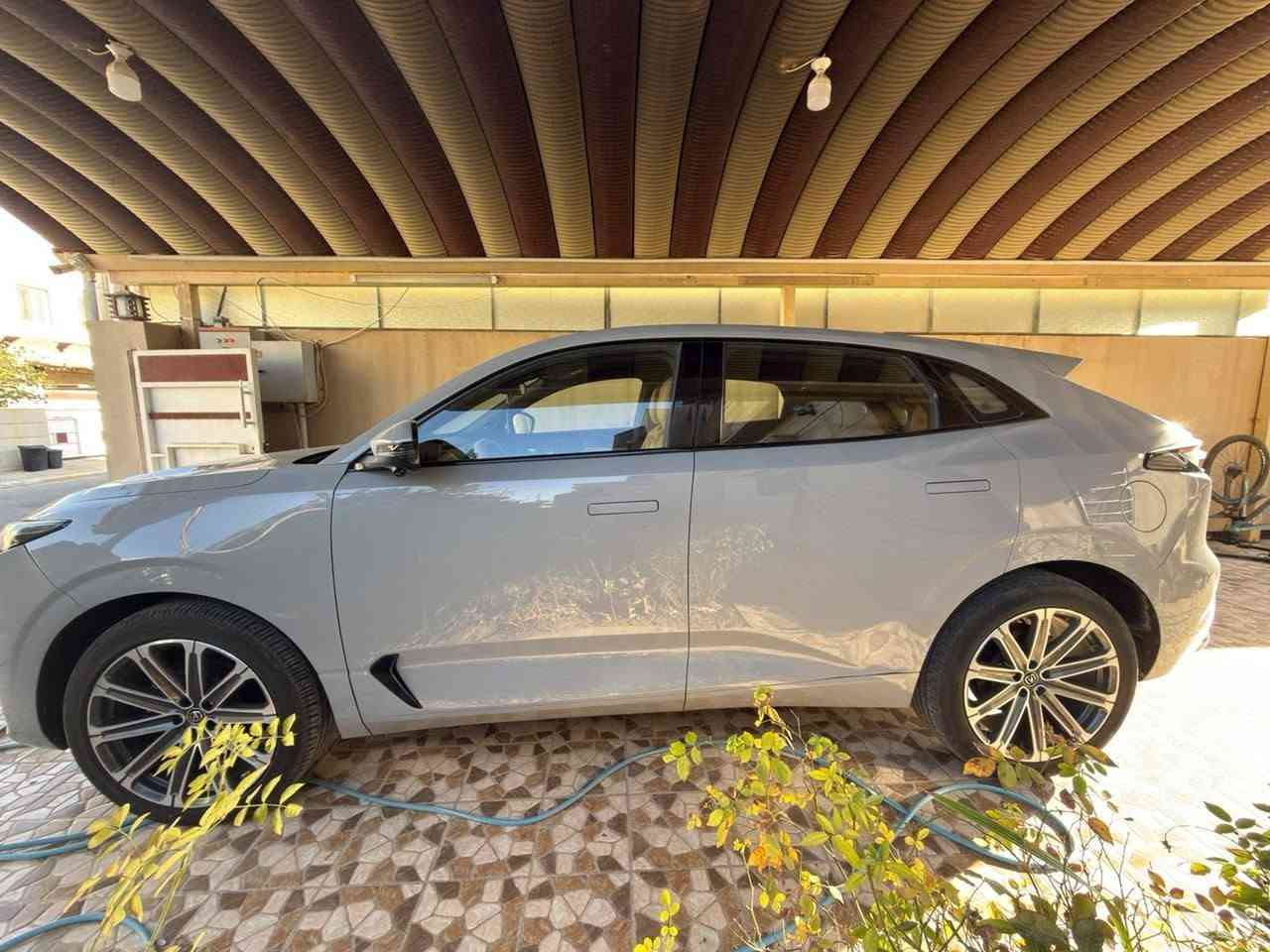 شانجان UNI-K موديل 2024

* موديل 2024
* خليجي
* ماشية 70 ألف كم فقط
* محرك 2.0 لتر تيربو (2.0L Turbo)
* ناقل حركة أوتوماتيك 8 سرعات
* عزم دوران 390 نيوتن/متر
* قوة 233 حصان
* تشغيل بصمة
* تشغيل عن بُعد
* فتحة سقف بانوراما
* فتح الصندوق الكهربائي
* دفع رباعي AWD
* ريلات سقف
* حساسات أمامية
* حساسات خلفية
* مصابيح LED
* مصابيح ضباب LED
* مقابض أبواب شفط
* دخول ذكي بالبصمة
* جنوط قياس 21 إنش
* إطارات 265/45 R21
* نظام فرامل 4 دسك
* حساسات ضغط الإطارات (TPMS)
* إشارات بالمرايا الجانبية
* مرايا جانبية قابلة للطي كهربائياً
* ماسحة خلفية
* 6 وسائد هوائية (Airbags)
* هند بريك كهربائي
* نظام ABS
* شاشة عدادات رقمية
* شاشة Apple CarPlay
* كاميرا محيطية 360°
* إضاءة داخلية LED
* مقاعد جلد
* مثبت سرعة (Cruise Control)
* تحكم بالمودات والأوامر الصوتية
* Bluetooth
* منفذ Type-C
* شاحن هاتف لاسلكي
* مخرج كهرباء (منفذ طاقة)
* فحص نظام السيارة
* إضاءة داخلية محيطية LED
* تتسع لـ 5 ركاب
* المقاعد جلد
* المقاعد الأمامية كهربائية
* تدفئة وتبريد المقاعد الأمامية
* ذاكرة لمقعد السائق
* المقاعد الخلفية قابلة للحركة
* مثبت مقعد أطفال ISOFIX
* تبريد الشاشة
* تبريد قطعتين (Dual Zone)
* أوضاع قيادة (Drive Mode)
* رادار
* نظام مانع الانزلاق
* نظام نزول المنحدرات
* نظام صوتي SONY
* دبل إكزوز
* تطعيمات داخلية ألمني
* دبل اكزوس
*********** تفاصيل أكثر
