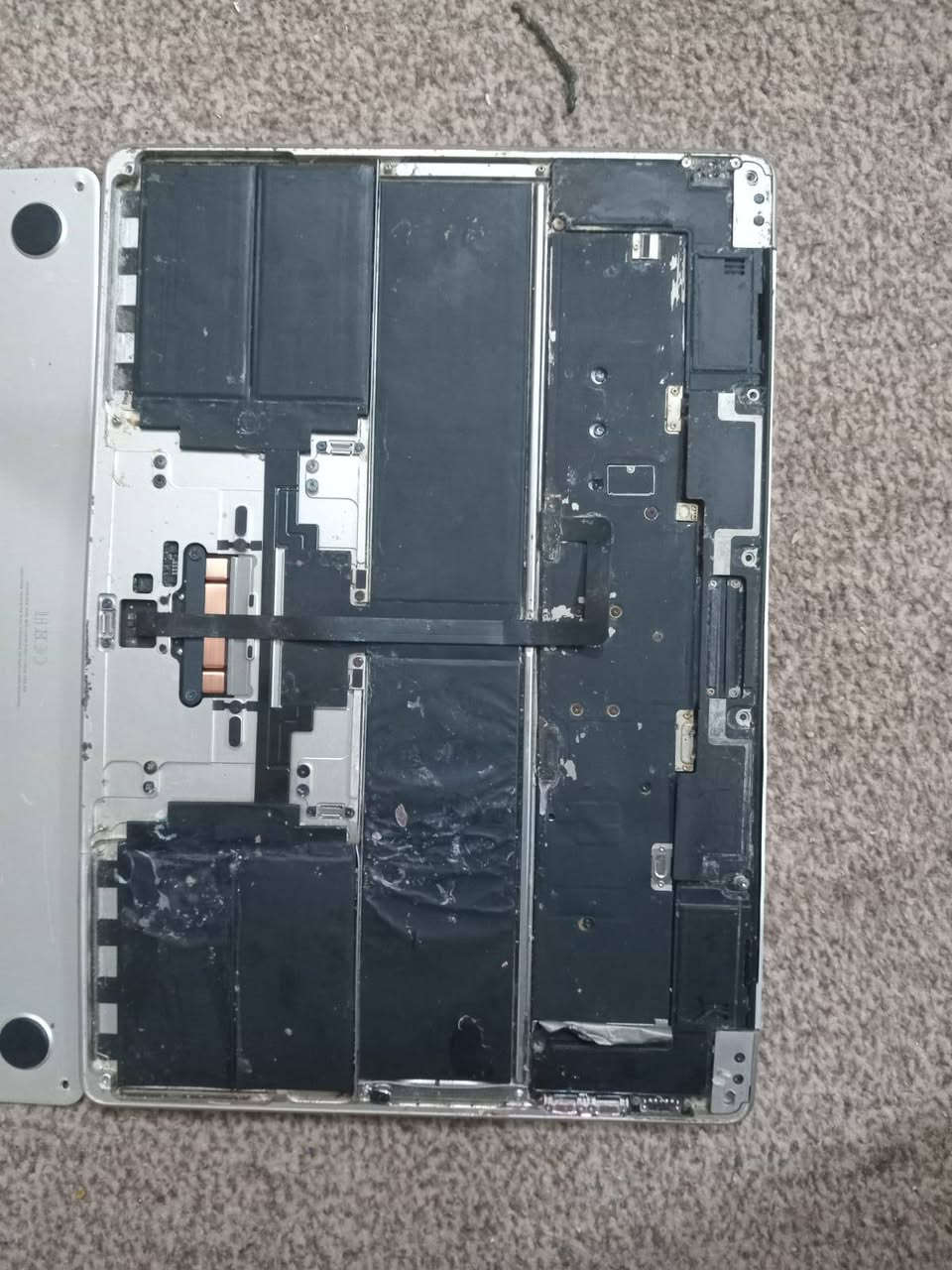 السلام عليكم 
عندي هاي اللابتوب عاطله 
تفيد المصلح والي يريدها يقيم سعرها


**إذا كنت صاحب هذا الإعلان وتريد حذفه لأي سبب، رجاءا أرسل رسالة إلى الدعم الفني**