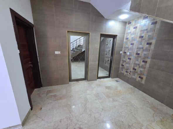 يتوفر دار للبيع بمجمع نجمة بغداد على طريق العامرية ابوغريب القديم مجاور كلية الزراعة مساحة ٢٥٠ م ١٠ واجهه ونزال ٢٥ سند بأسمي على طابو ابوغريب 
صاله و ٣ غرف نوم وحولي ومطبخ و٣ حمامات وصحيات
البيت جاهز وبمواصفات خاصه 
المرمر والسيراميك لكل البيت خاص اني طلبته على حسابي 
تشطيب الصحيات والمطبخ وتأسيس الماء خاص على حسابي اشتغلته وعملت اضافات بتأسيس الماء والكهرباء 
البيت حاليا فارغ وجاهز للسكن 
للأستفسار واتساب ***********
