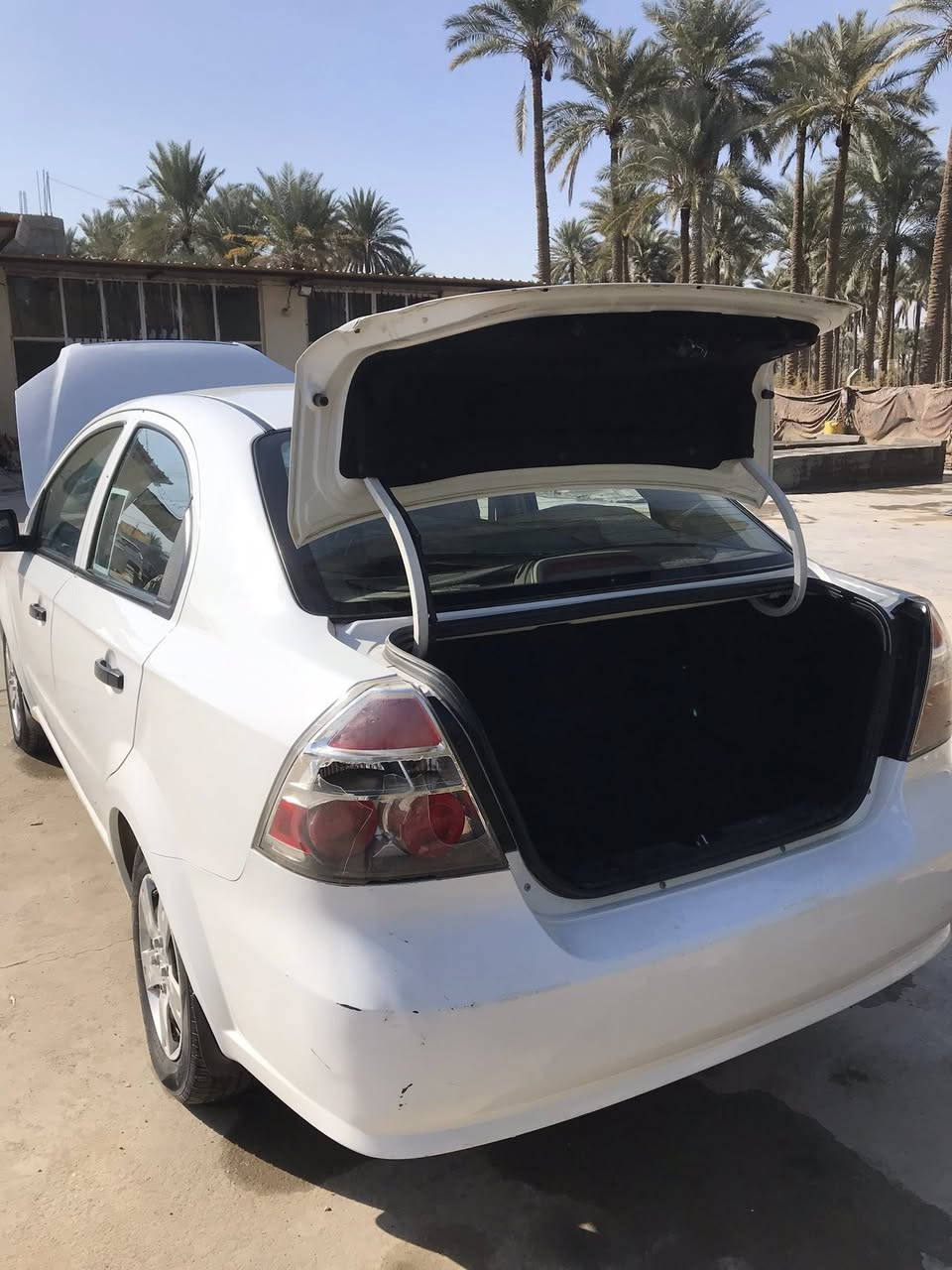 السلام عليكم 
اڤيو 2015
خليجي مكفولة من الصبغ والتبديل بيها بارد في الباب والجاملغ 
كير ومكينة وحدادية وتبريد كفالة 
رقم بابل انكليزي بأسمي السيارة 
العنوان :بابل مركز محافظة 
للاستفسار : ***********
