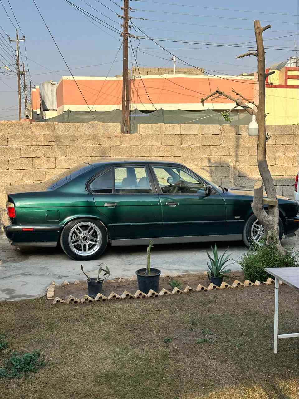 سلام عليكم اخواني bmw e34 520i 
موديل 1993 سيارة كير و محرك بشرط و بسمي و سنوية جديد لحد 2030 
سلارة كير عادي و بدون أي ضربة دعاميه لدعاميه بشرط 
*********** كركوك, العراق
