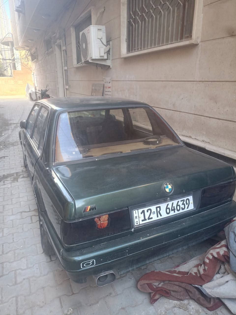 السلام عليكم ورحمة الله وبركاته
بي ام زعرة للبيع 
لون زيتوني 
محرك مفتوح 6 سلندر كير عادي 
سيارة عظمة حلؤؤؤه
غرفه يردله اشوية ترتيب
سنويه جديد 2030
هزة بعدلة أربعة أشهر 
رقمة انكليزي سيارة ابسمي شرط تحويل 
تحويل مرور الكاظمية او وين ميعجبك 
السعر 36$
موقع سيارة الكاظمية قرب شعبة الخامسة 
رقم الهاتف *********** متوفر وتساب
