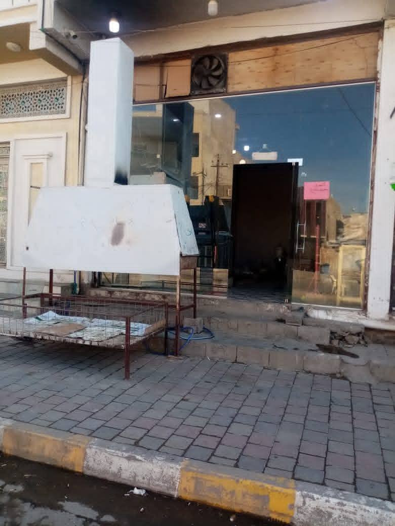 من رخصة الادمن     السلام عليكم  محل البيع دجاج وسمك  المحل كامل من كلشي     ومابي اي نقص   مكان المحل  الخمسه كيلو  الشارع الخدمي مقابل جامع الشهداء    وقرب شركة بترومين للزيوت   لعدم التفرغ  الاتصال  على الرقم  ‏‪***********‬‏
