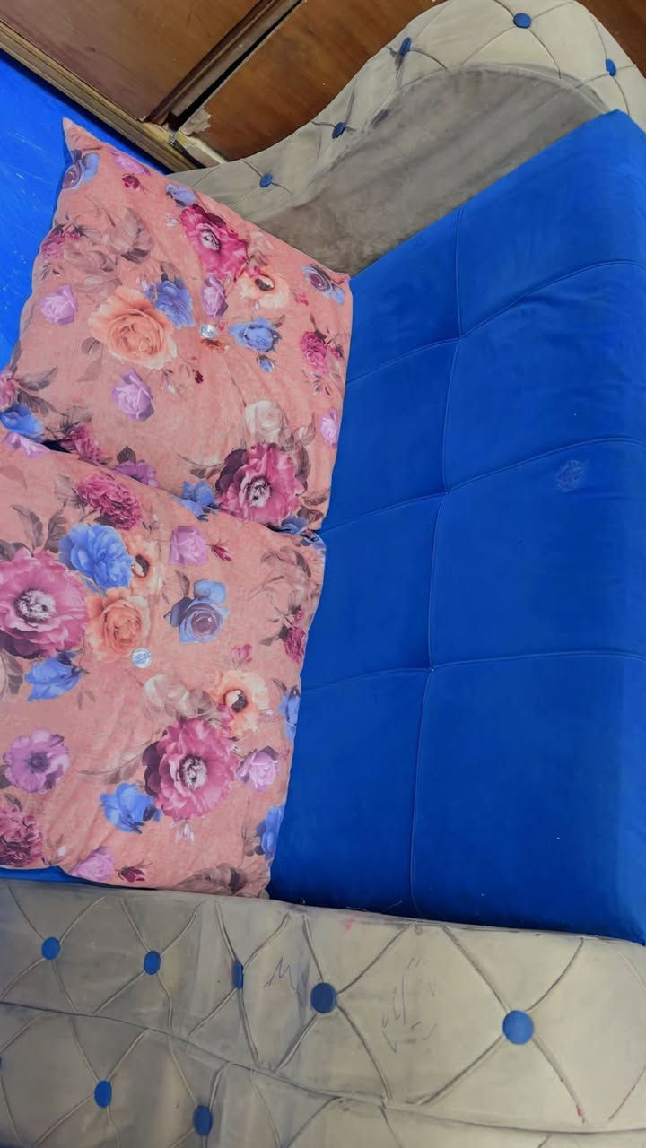 تخم عشر مقاعد نضافه 90 ب100
سعر 150 بي مجال بسيط


**إذا كنت صاحب هذا الإعلان وتريد حذفه لأي سبب، رجاءا أرسل رسالة إلى الدعم الفني**