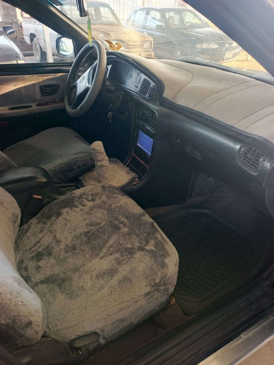 هونداي سوناتا 1994رقم بغداد محرك كير شرط مكفوله من الضربه كير عادي السعر45$او بيها مجال مكان ديالى للتواصل *********** /***********
