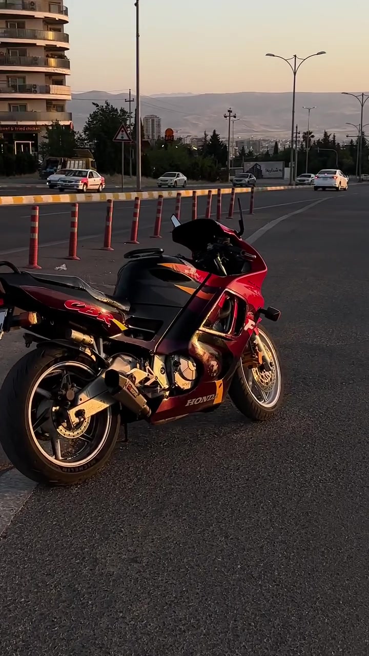 Honda CBR 600 F2 

ماتۆڕەکە بە عەیبو کەم و کوڕییە بە شەرت 

نرخی ١٦ گەڵا 

شوێن سلێمانی 

***********
