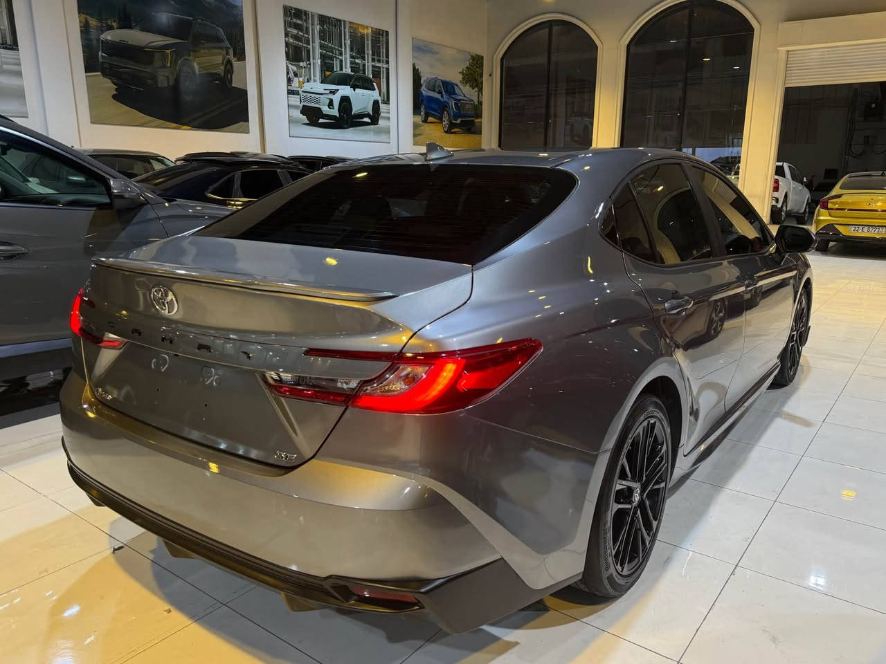 Toyota Camry
2025~ SE
ماوەی ڕۆیشتن : 37,000ميل
بۆیاغ:يةك پارچة
پستۆن: 4 پستۆن
بزوێنەر: 2.5
 نرخ / 23,700$
کامێرەی دواوە - بالیفی دەست - دیاریکردنی خێرای - شاشە - کوشن کارەبایی - 8 پەرەشووت - لایت زینۆن - سستەمی 
واتساب /*********** Singapore
