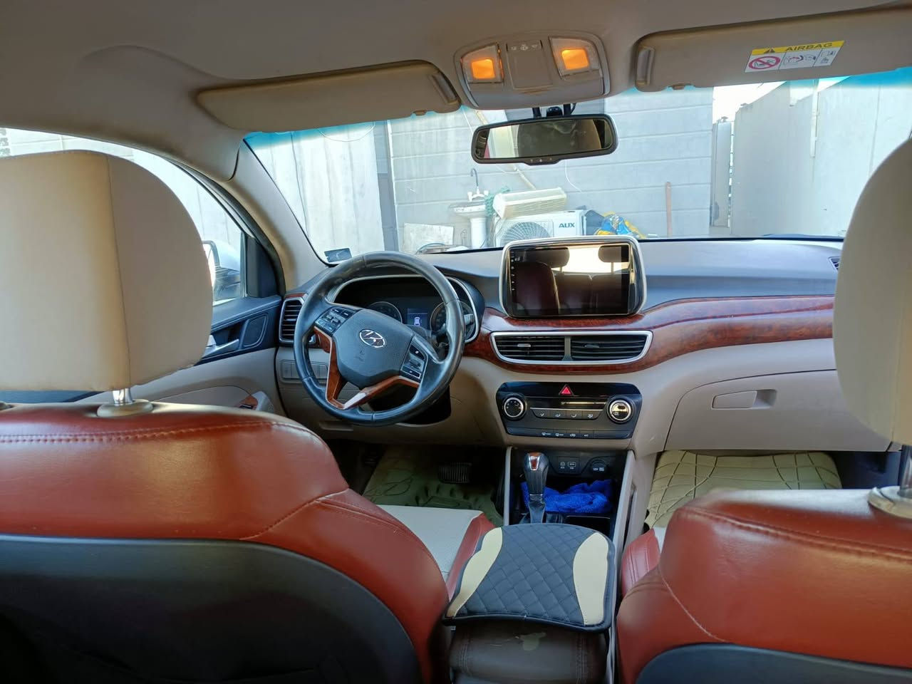 للبيع توسان ٢٠١٩ خليجي
باسمي سياره كامله وجاهزة من كل شي حداديه جديده تبريد شركه 

لايت ٦ عدسات الضرر جاملغ خلفي مع الباب الخلفي صبغ فقط بدون دواخل والجاملغ الامامي بي صبغ مقدار شبر فقط السياره فول عدا الفتحه والبصمه حله شارع ٦٠ (***********) السعر 155 بيع مستعجل.
