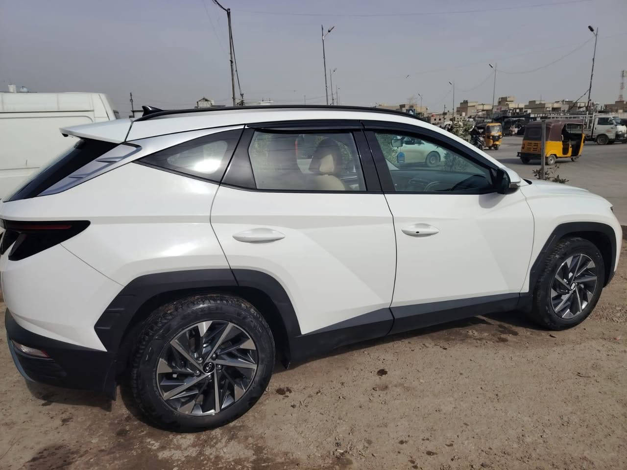‏HYUNDAI Tucson  2024
مكفوله من الصبغ والتبديل خليجي 
عدا اصبع بارد بخشم البنيد 
العداد 17الف 
السعر 213
المكان بغداد
خليجي موديل 2024
حجم المحرك 2000 
مرتبط بناقل حركة أوتو 6 نمر 
مفتاح التشغيل بصمة عدد 2
تشغيل عن بعد 
اريل نفكيتر 
حساسات أمامية 
حساسات خلفية
لايت زينون + LED 
كشافات 
بك لايت LED 
دخول بصمة ذكي 
حجم الاطار 235/55R18 
ويل كب 18
4دسك
اشارة في المرايا الجانبية 
المرايا قابلة للطي كهرباء 
ماسحة خلفية 
هاند بريك بصمة 
‏ABS 
شاشة كار بلي 
كاميرا دوارة 
مثبت السرعة Cruise 
 المودات والاوامر الصوتية 
‏Bluetooth / USB 
شاحن هاتف وايرليس
مخرج منفذ الطاقة 
فحص نظام السيارة 
حركة المقاعد الأمامية كهرباء
قطعتين تبريد  
أوضاع القيادة  ECO / NORMAL / SPORT 
أوتو هولد Auto Hold 
 نظام مانع الانزلاق 
نظام نزول المنحدرات 
حاملات الأكواب عدد 8
 بردات أبواب خلفية

للاستفسار اكثر اتصال او واتساب
‭***********
